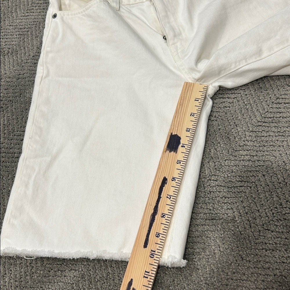 Nili Lotan Boyfriend Bermuda Shorts Cream White Denim Size 25 Raw Hem - Picture 12 of 13